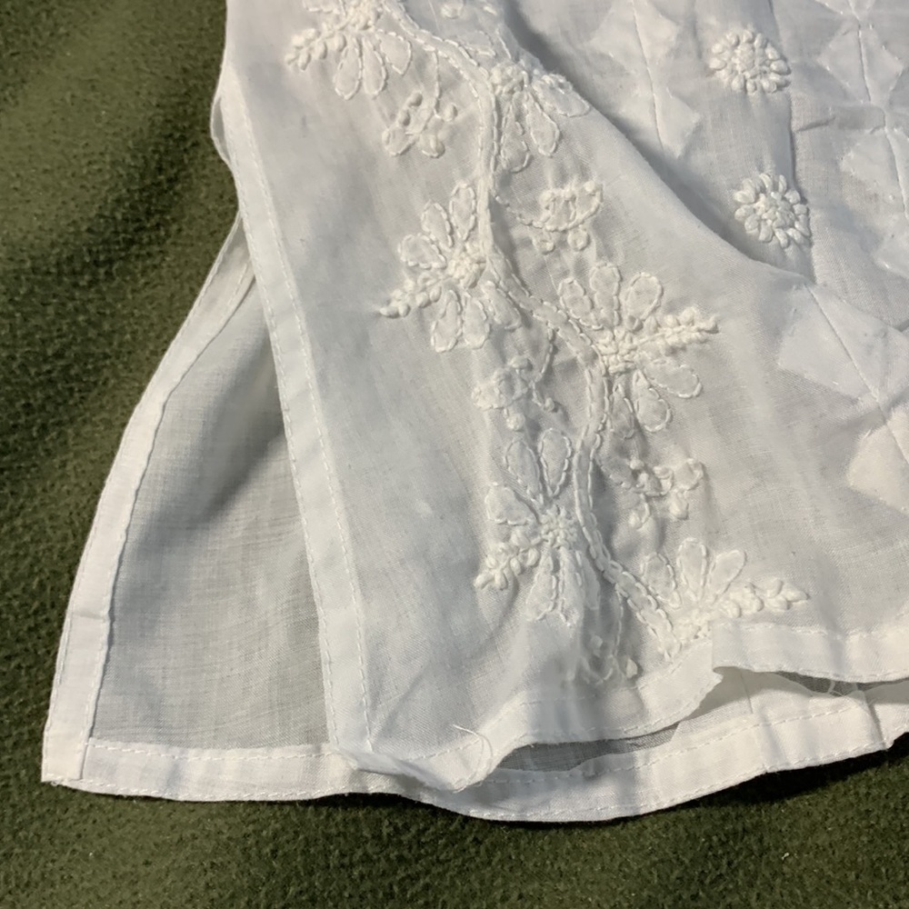 Beautiful, white, floral, sheer tunic. Handmade in India. Size small. - Picture 4 of 6